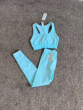 Seamless Light Blue Sports Bra & Leggings Set